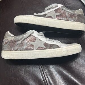 Vintage Havana Premium Design sneakers.